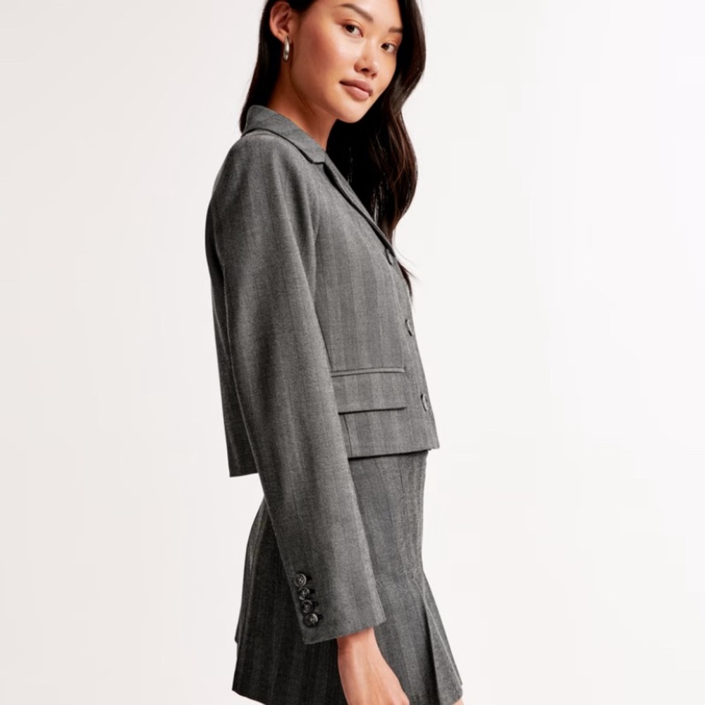 Abercrombie & Fitch Gray Pinstripe Cropped Blazer and Pleated Skirt Set - Picture 5 of 13
